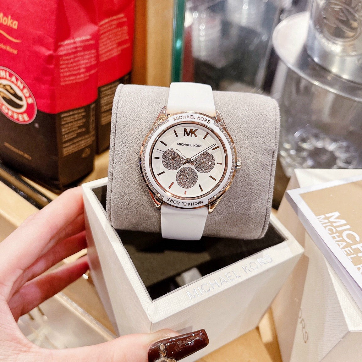  Shop Authentic Michael Kors Quartz Pink Dial Pink Silicone Strap Watch For Women - MK6946 - Luxxuri
