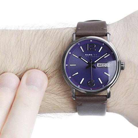  Shop Authentic Marc Jacobs Fergus Blue Dial Brown Leather Strap Watch for Men - MBM5078 - Luxxuri