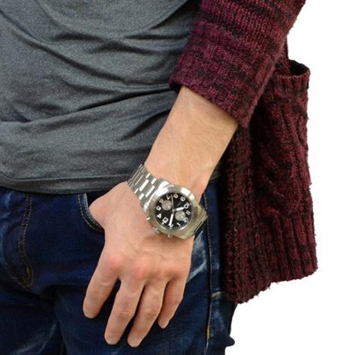  Shop Authentic Marc Jacobs Larry Chronograph Black Dial Silver Steel Strap Watch for Men - MBM5050 - Luxxuri