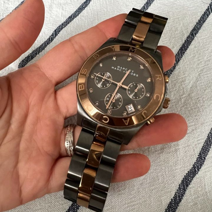  Shop Authentic Marc Jacobs Blade Chronograph Grey Dial Two Tone Steel Strap Watch for Women - MBM8583 - Luxxuri