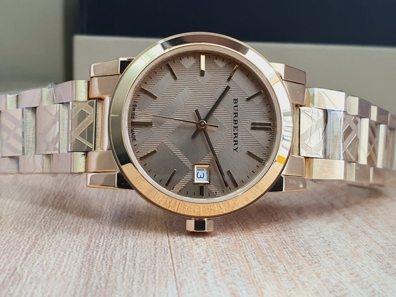  Shop Authentic Burberry The City Gold Dial Gold Steel Strap Watch for Men - BU9038 - Luxxuri
