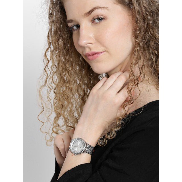  Shop Authentic Guess Quartz Silver Dial Willow Stainless Steel Mesh Bracelet Watch For Women - W0836L2 - Luxxuri