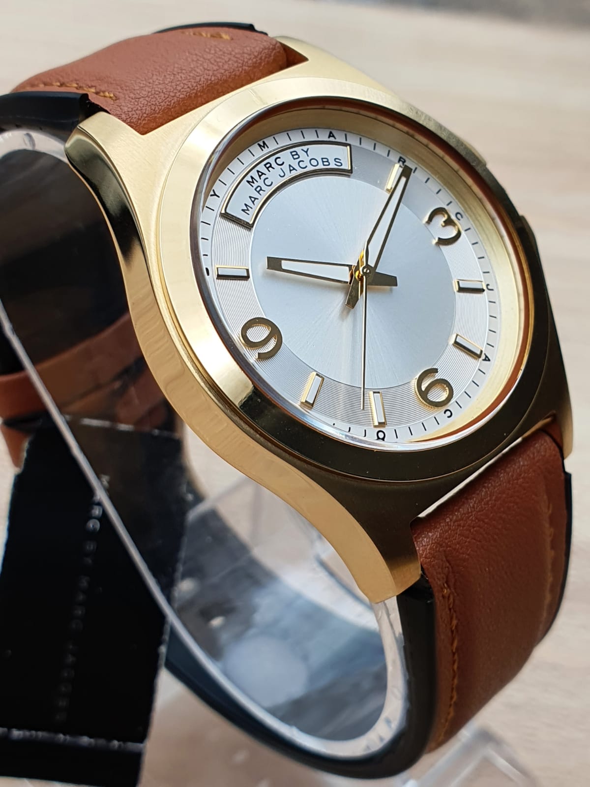  Shop Authentic Marc Jacobs Baby Dave White Dial Brown Leather Strap Watch for Women - MBM1261 - Luxxuri