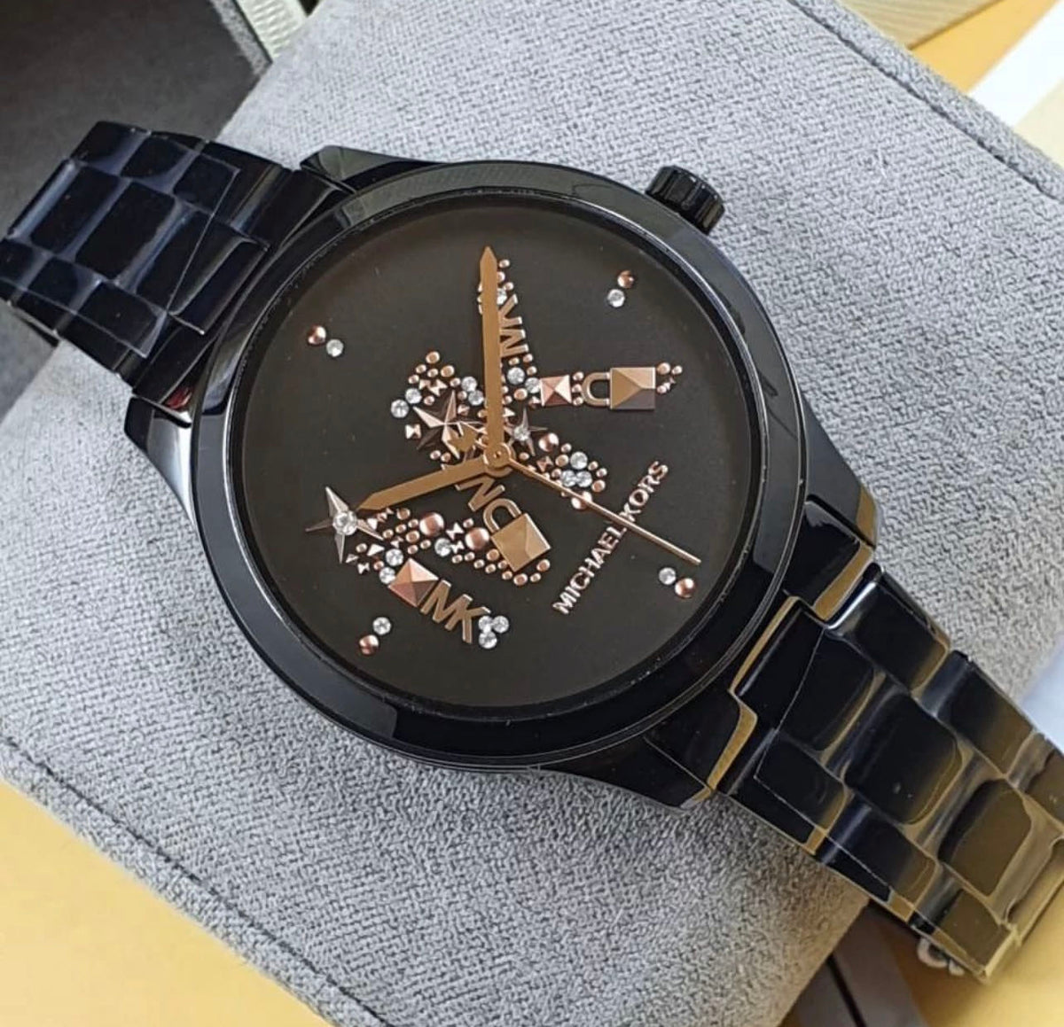  Shop Authentic Michael Kors Runway Quartz Black Dial Black Steel Strap Watch For Women - MK6683 - Luxxuri
