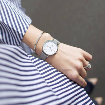  Shop Authentic Daniel Wellington Petite Sterling White Dial Silver Mesh Bracelet Watch For Women - DW00100164 - Luxxuri