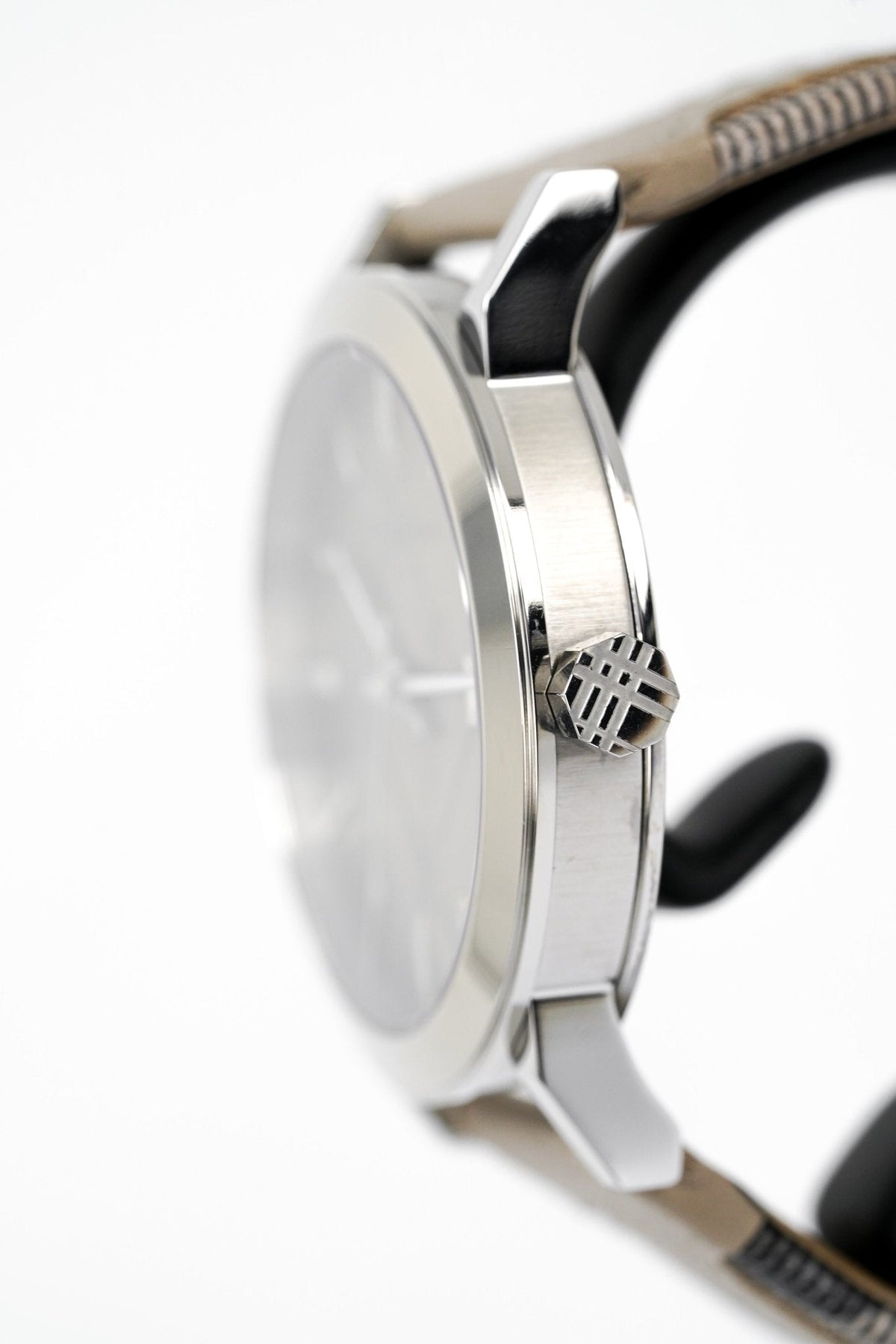 Shop Authentic Burberry The City Beige Dial Tan Leather Strap Watch for Women - BU9021 - Luxxuri