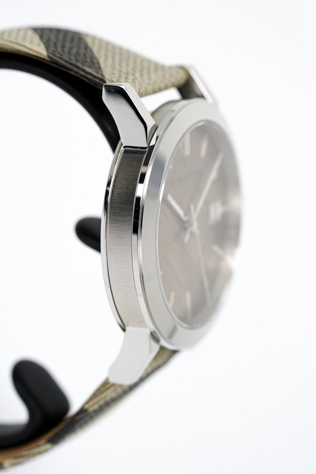  Shop Authentic Burberry The City Nova Beige Dial Grey Leather Strap Watch for Women - BU9023 - Luxxuri