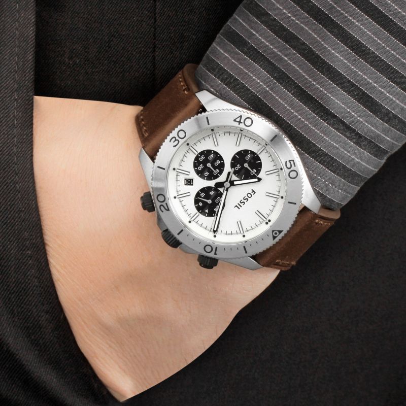  Shop Authentic Fossil Retro Traveler Chronograph White Dial Brown Leather Strap Watch for Men - CH2886 - Luxxuri