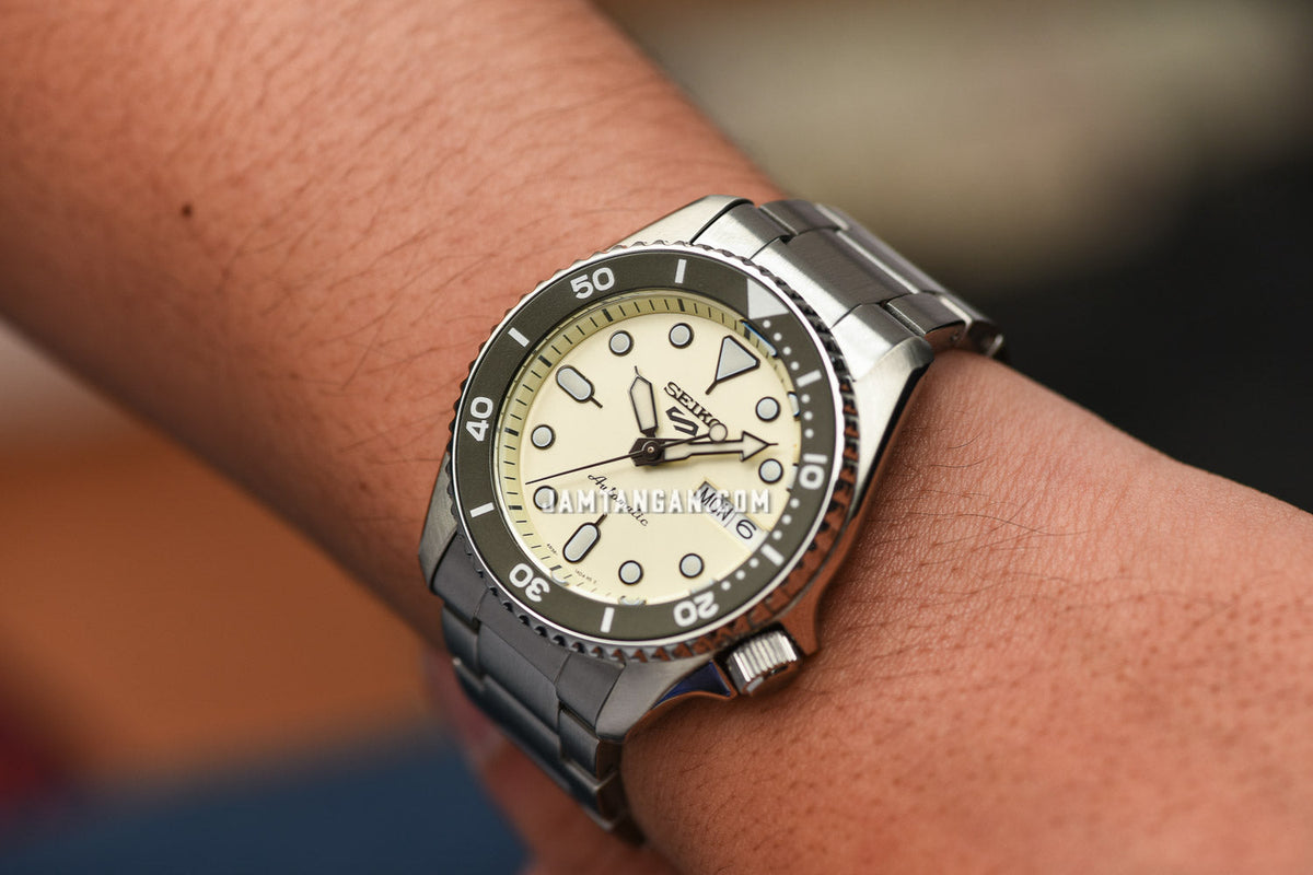  Shop Authentic Seiko 5 Sports SKX Automatic Cream Dial Silver Steel Strap Watch For Men - SRPK31K1 - Luxxuri