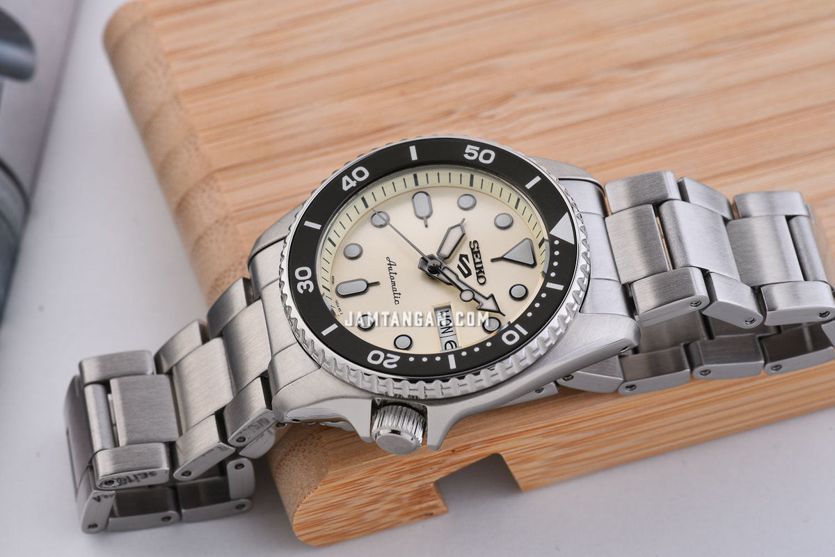  Shop Authentic Seiko 5 Sports SKX Automatic Cream Dial Silver Steel Strap Watch For Men - SRPK31K1 - Luxxuri