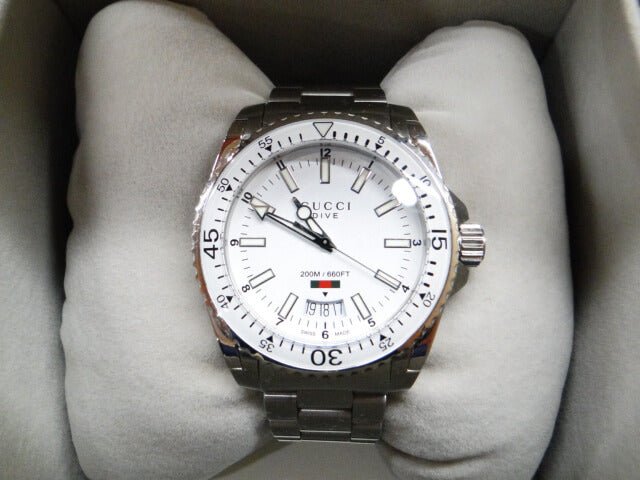  Shop Authentic Gucci Dive Quartz White Dial Silver Steel Strap Watch for Men - YA136302 - Luxxuri