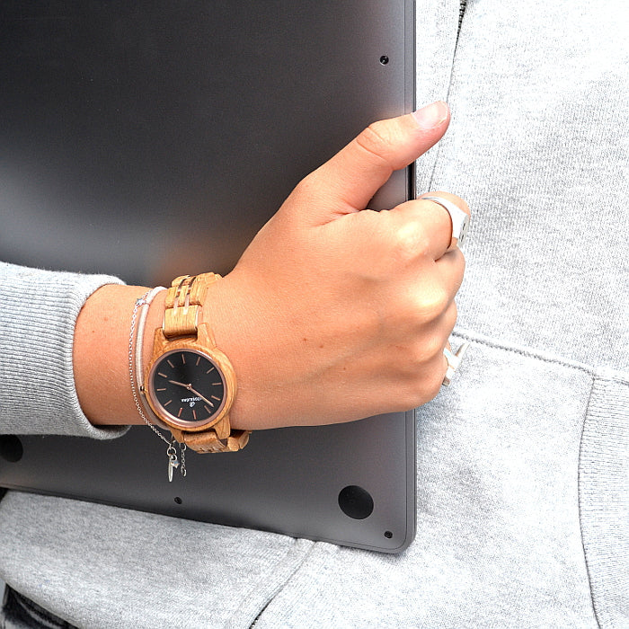  Shop Authentic Daniel Wellington Iconic Link Black Dial Rose Gold Steel Strap Watch for Women - DW00100212 - Luxxuri