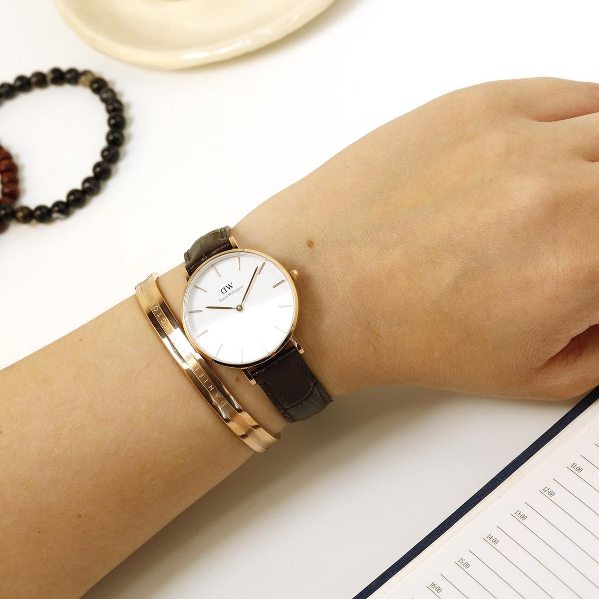  Shop Authentic Daniel Wellington Petite Reading White Dial Black Leather Strap Watch For Women - DW00100173 - Luxxuri