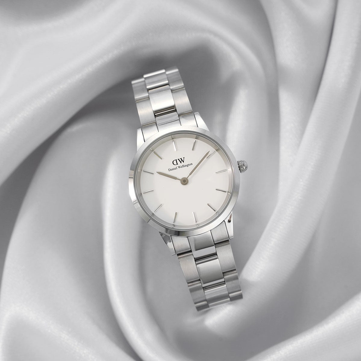  Shop Authentic Daniel Wellington Iconic Link White Dial Silver Steel Strap Watch For Women - DW00100205 - Luxxuri