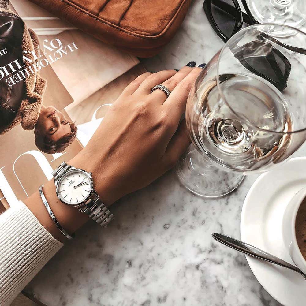  Shop Authentic Daniel Wellington Iconic Link White Dial Silver Steel Strap Watch For Women - DW00100205 - Luxxuri
