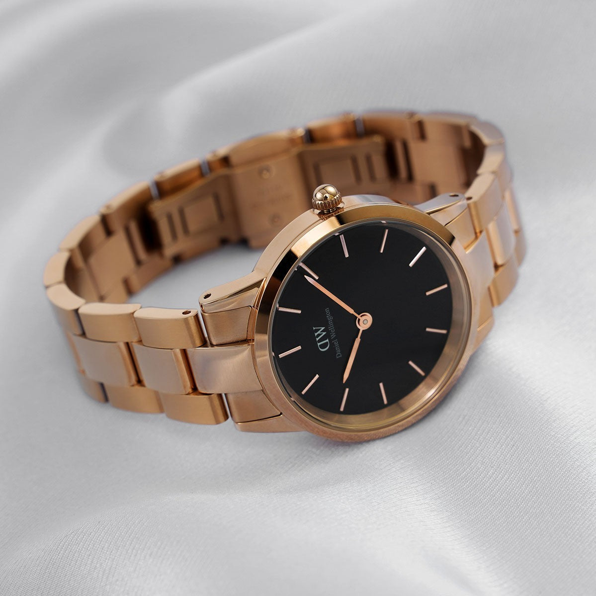  Shop Authentic Daniel Wellington Iconic Link Black Dial Rose Gold Steel Strap Watch for Women - DW00100212 - Luxxuri