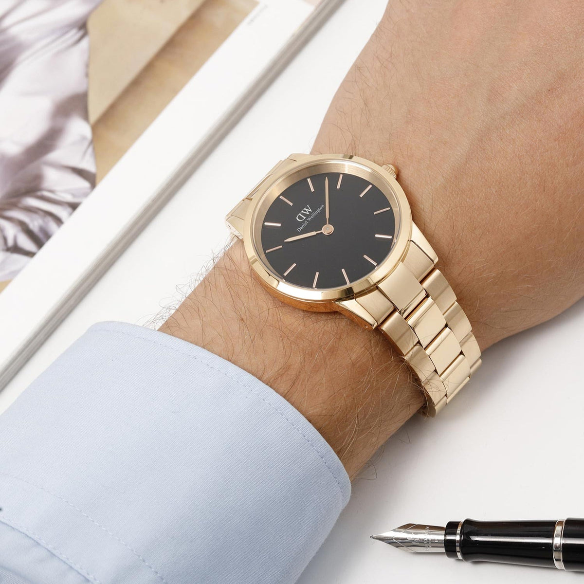  Shop Authentic Daniel Wellington Iconic Link Black Dial Rose Gold Steel Strap Watch For Men - DW00100344 - Luxxuri