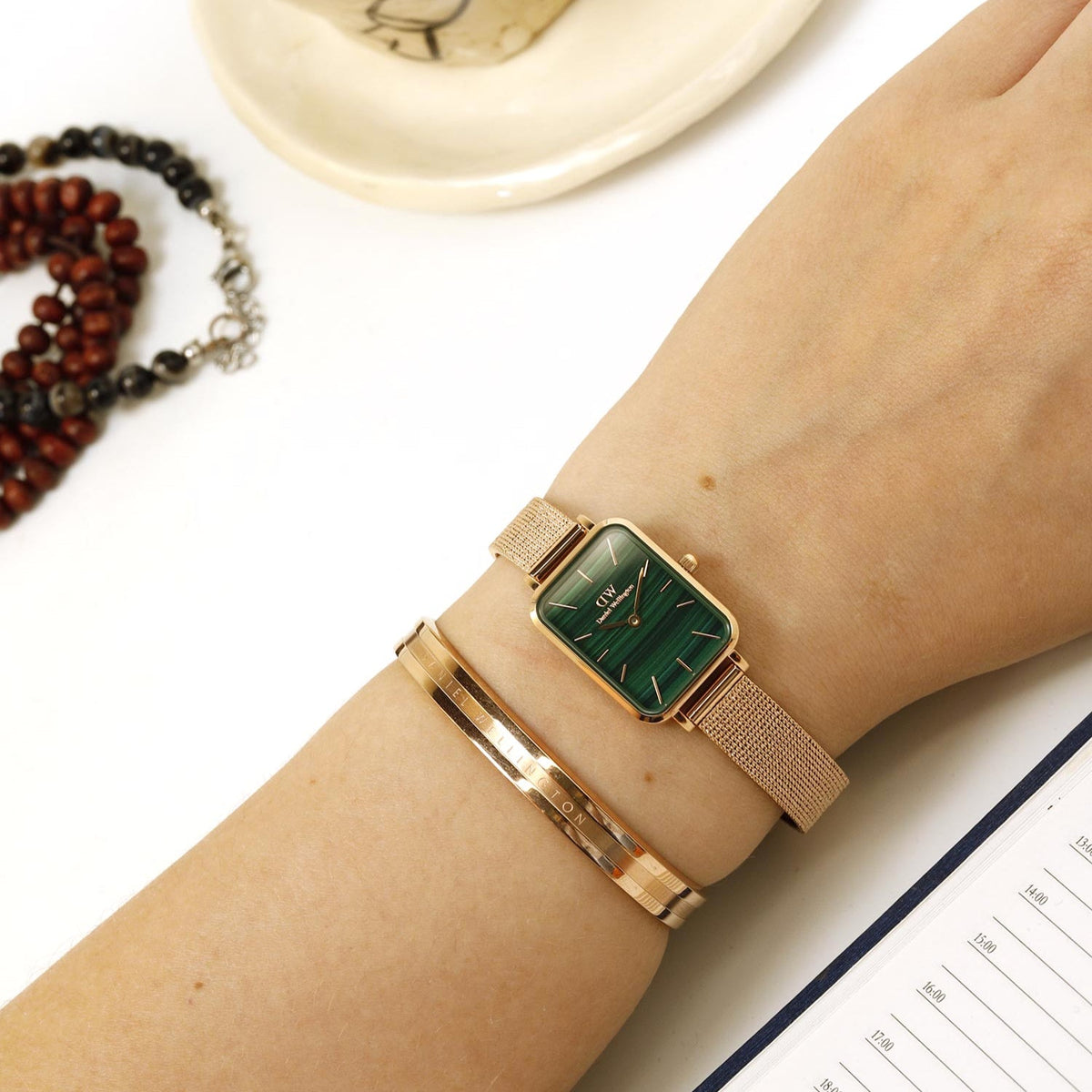  Shop Authentic Daniel Wellington Quadro Melrose Green Dial Rose Gold Mesh Strap Watch For Women - DW00100437 - Luxxuri