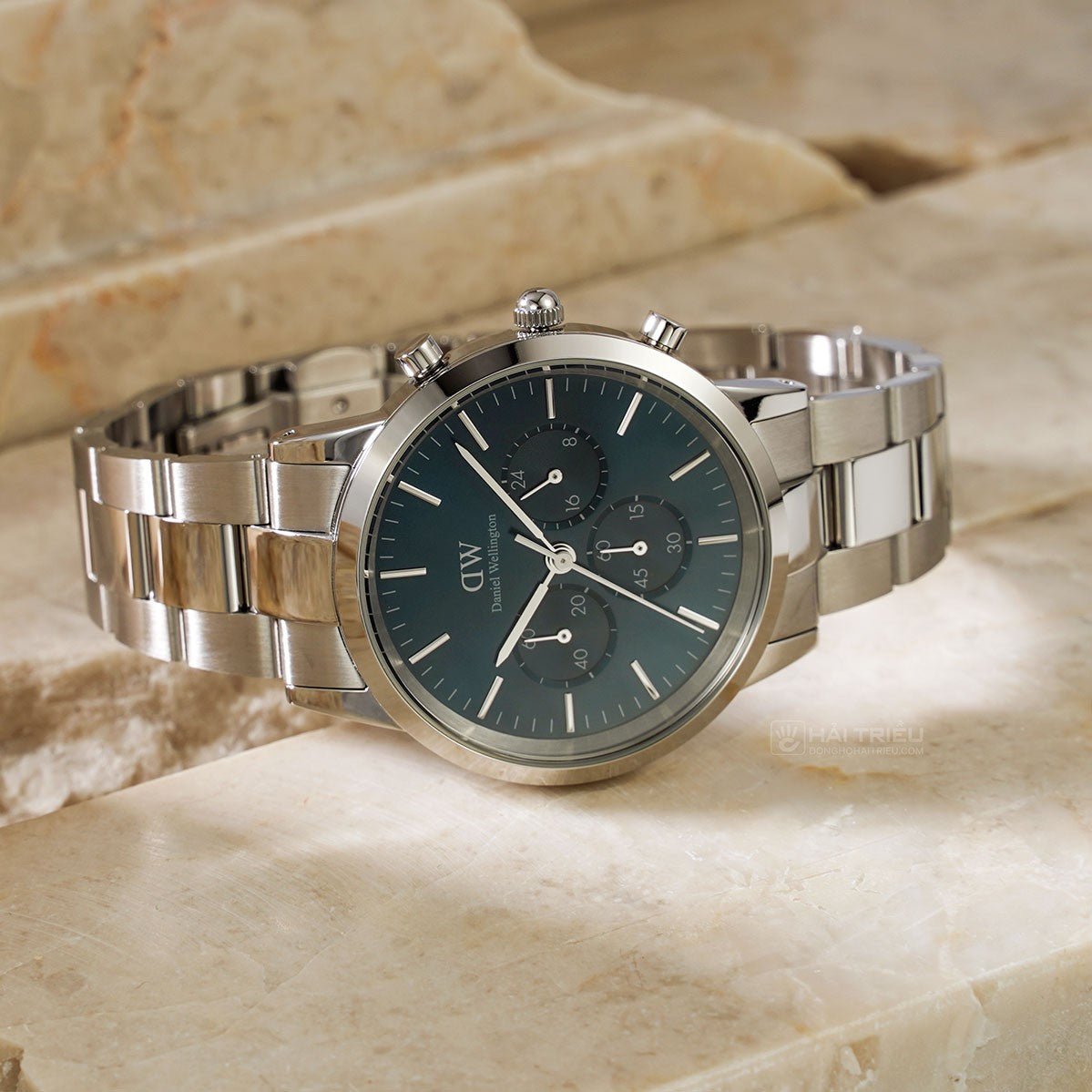  Shop Authentic Daniel Wellington Iconic Chronograph Link Blue Dial Silver Steel Strap Watch For Men - DW00100644 - Luxxuri