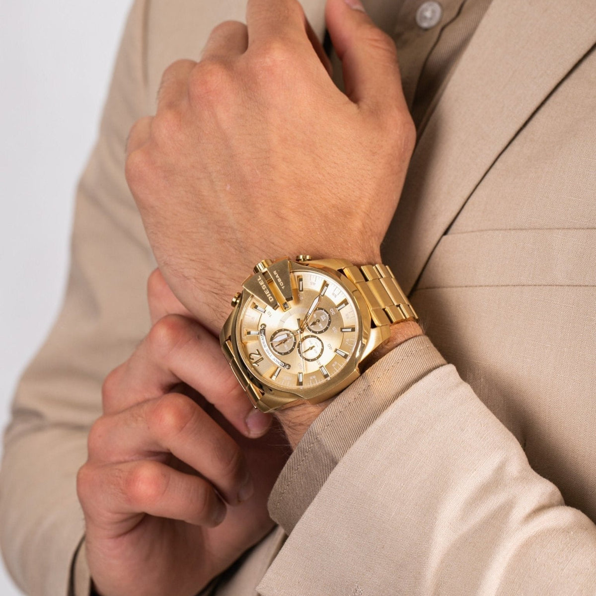  Shop Authentic Diesel Mega Chief Gold Dial Gold Steel Strap Watch For Men - DZ4360 - Luxxuri