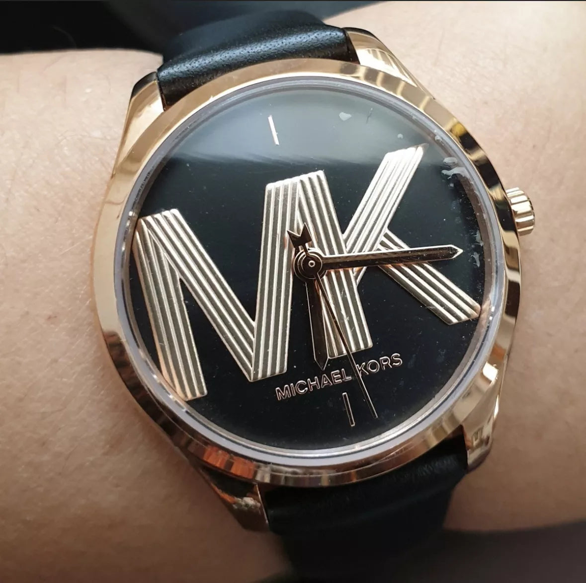  Shop Authentic Michael Kors Jaycie Quartz Black Dial Black Leather Strap Watch for Women - MK2860 - Luxxuri
