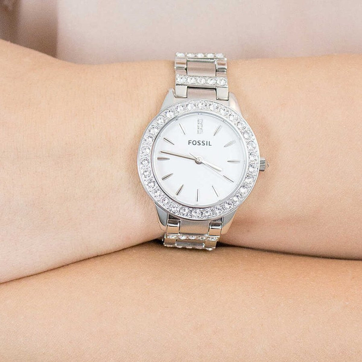  Shop Authentic Fossil Jesse White Dial Silver Steel Strap Watch for Women - ES2362 - Luxxuri