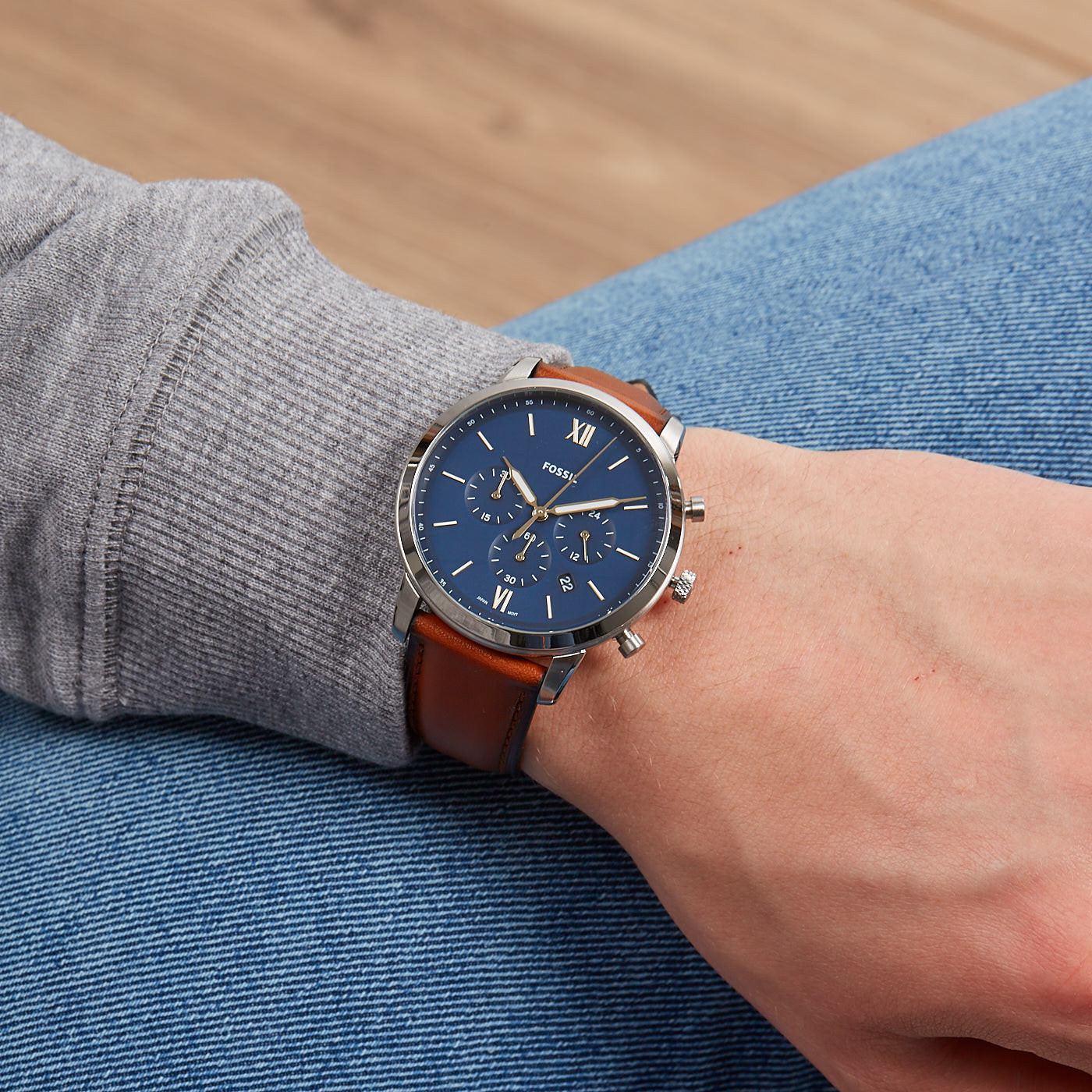  Shop Authentic Fossil Neutra Chronograph Blue Dial Brown Leather Strap Watch for Men - FS5791 - Luxxuri