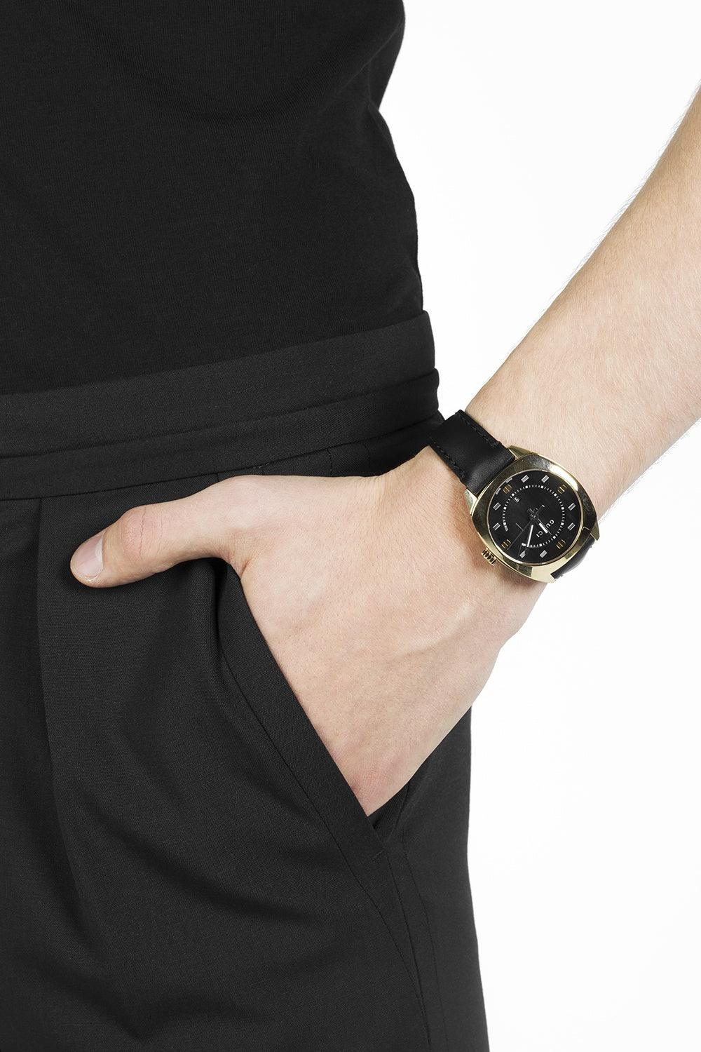  Shop Authentic Gucci GG2570 Quartz Black Dial Black Leather Strap Watch For Women - YA142408 - Luxxuri