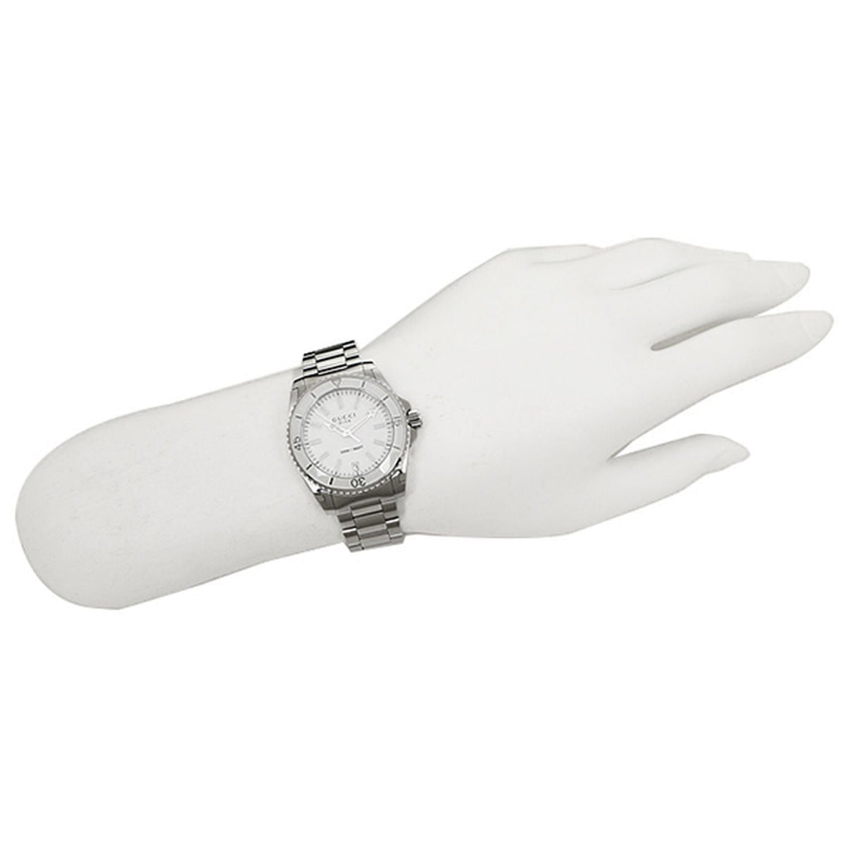  Shop Authentic Gucci Dive Quartz White Dial Stainless Steel Unisex Watch - YA136402 - Luxxuri