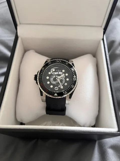  Shop Authentic Gucci Dive Quartz Kingsnake Black Dial Black Rubber Strap Watch For Men - YA136217 - Luxxuri