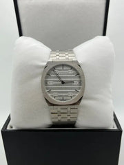  Shop Authentic Gucci 25H Quartz Silver Dial Silver Steel Strap Unisex Watch - YA163407 - Luxxuri