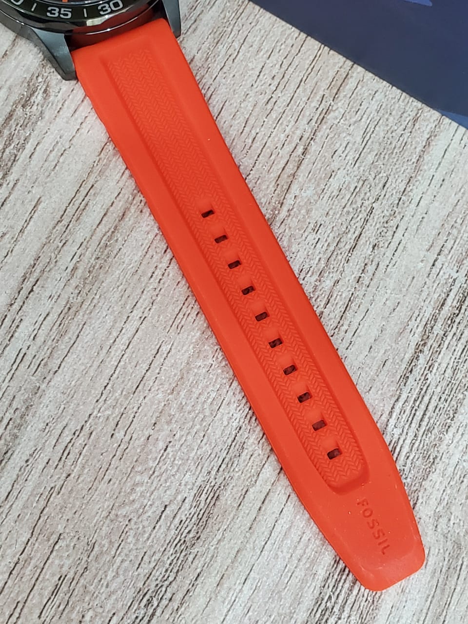  Shop Authentic Fossil Bannon Chronograph Grey Dial Orange Silicone Strap Watch for Men - BQ2500 - Luxxuri