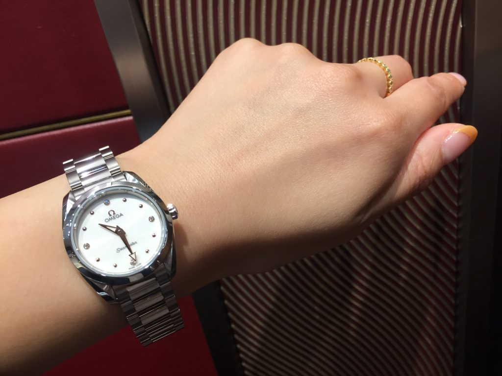  Shop Authentic Omega Seamaster Aqua Terra Quartz Diamond Silver Dial Silver Steel Strap Watch for Women - 220.10.28.60.54.001 - Luxxuri
