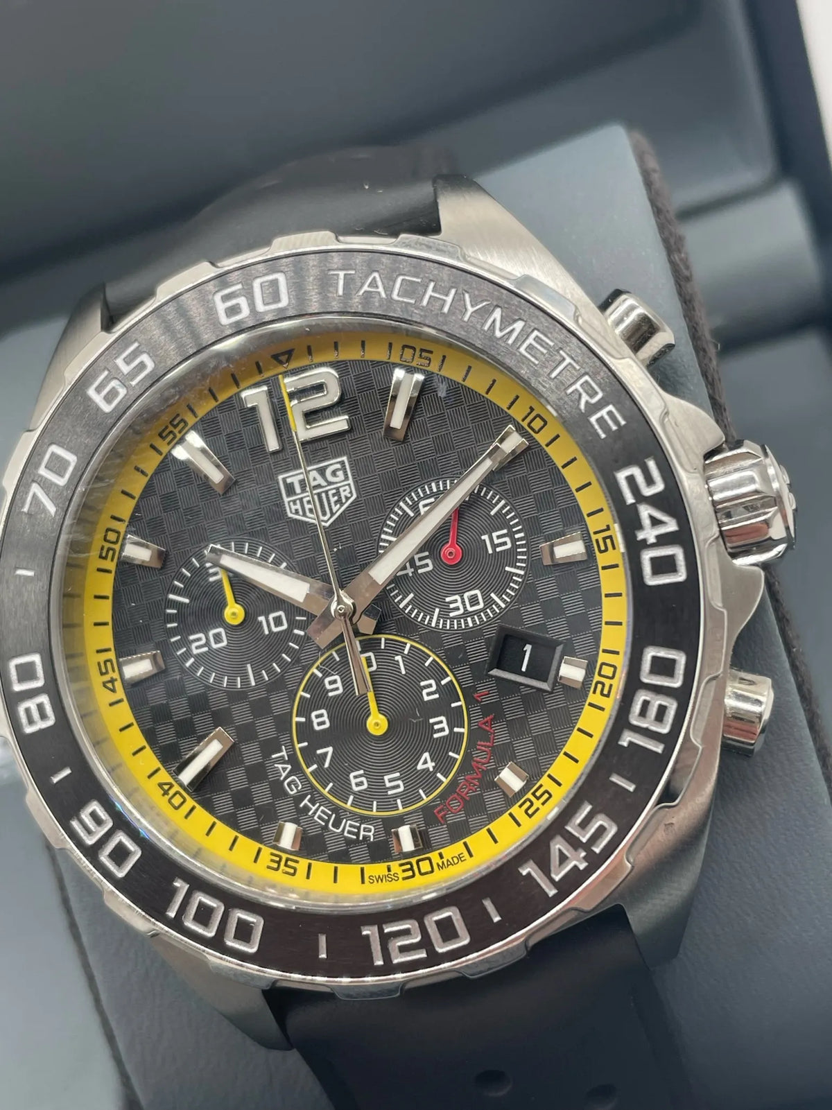  Shop Authentic Tag Heuer Formula 1 Black Dial Men's Watch - CAZ101AC.FT8024 - Luxxuri