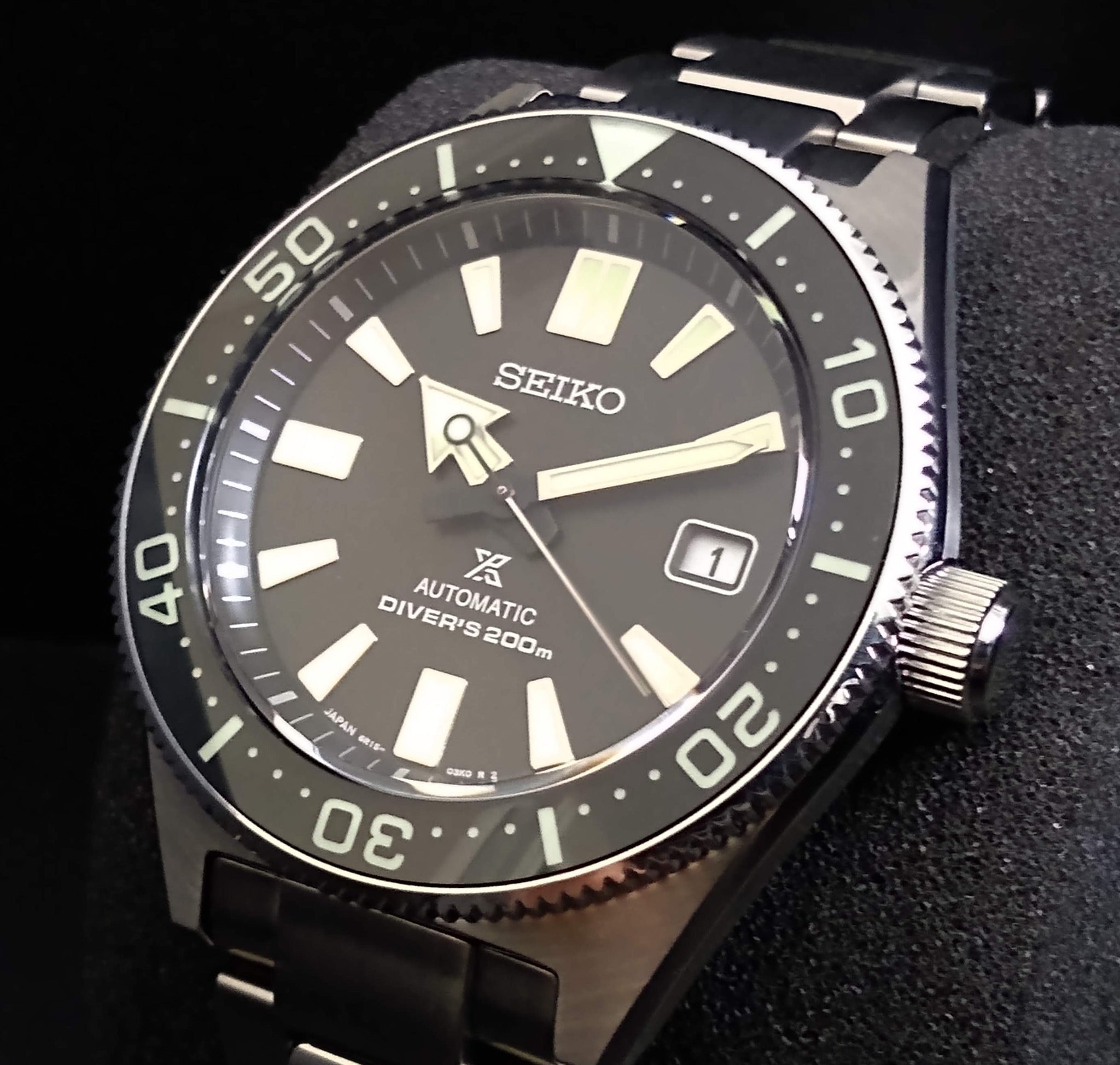  Shop Authentic Seiko Prospex Automatic Diver Black Dial Silver Steel Strap Watch For Men - SPB051J1 - Luxxuri