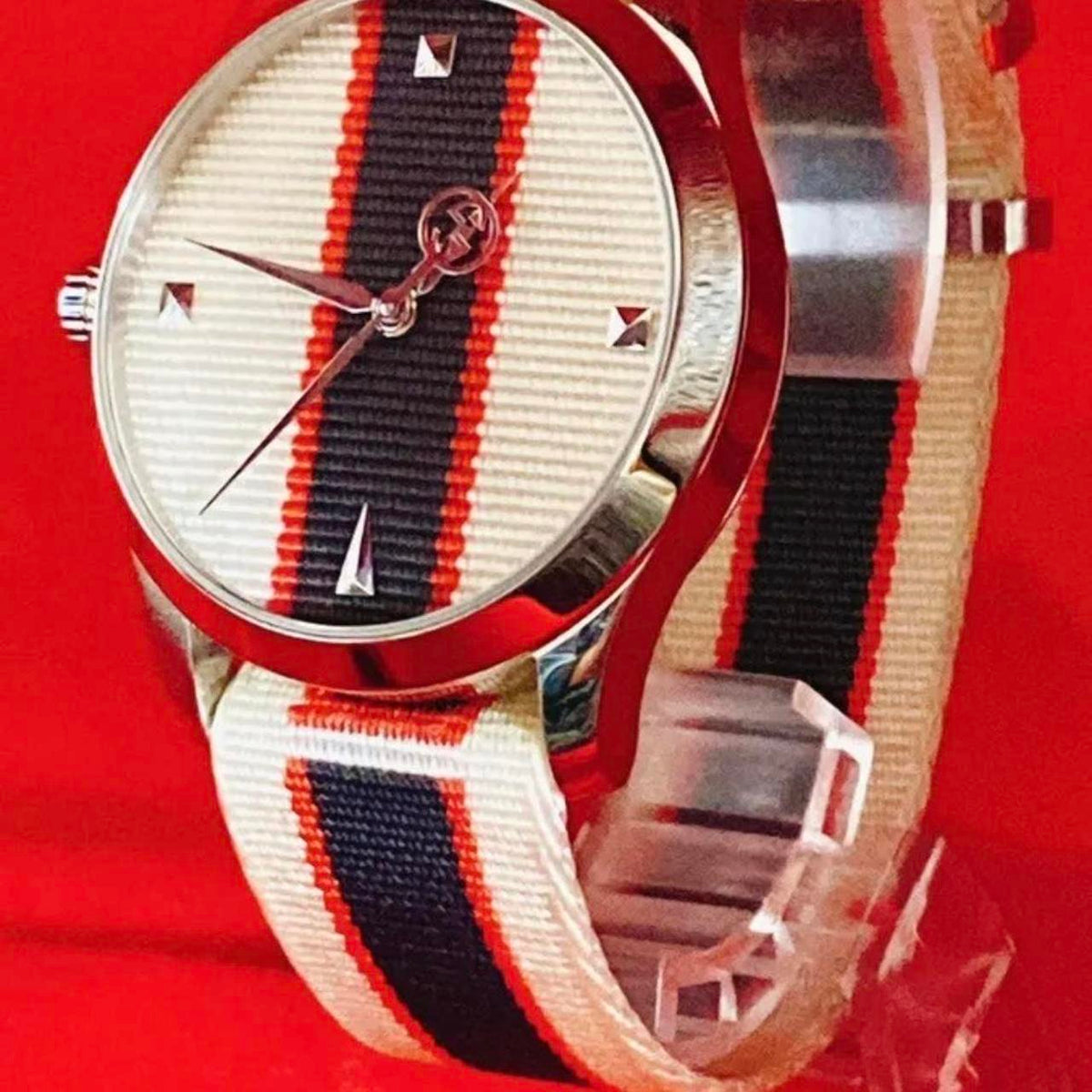  Shop Authentic Gucci G Timeless Quartz White Dial Two Tone NATO Strap Watch For Men - YA1264071 - Luxxuri