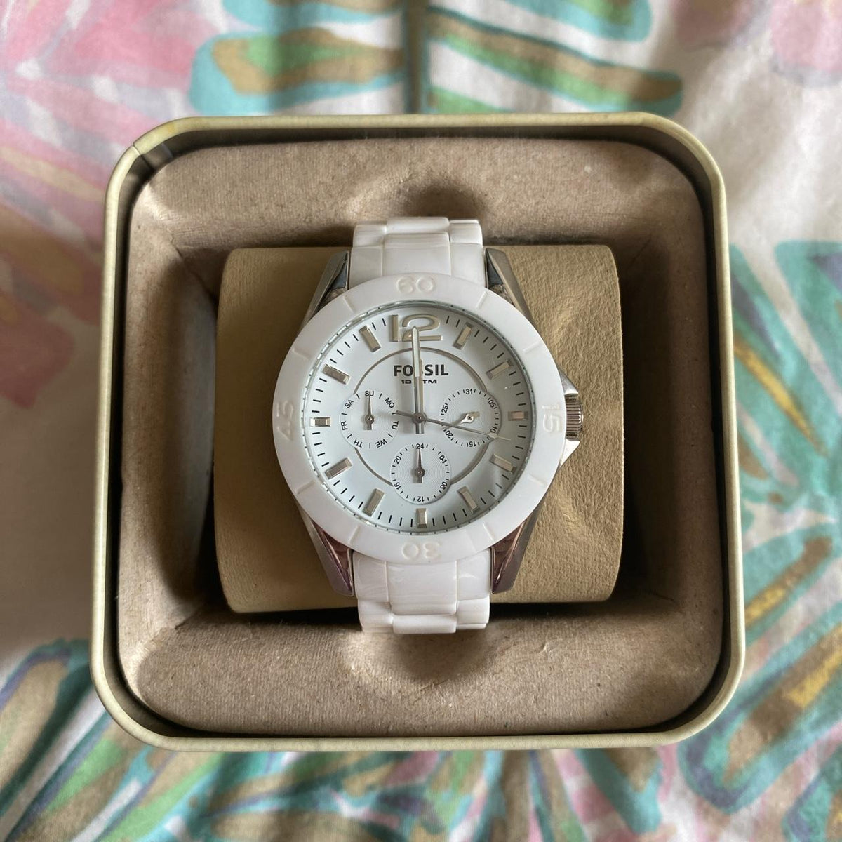  Shop Authentic Fossil Ceramic White Dial White Ceramic Strap Watch for Women - CE1002 - Luxxuri