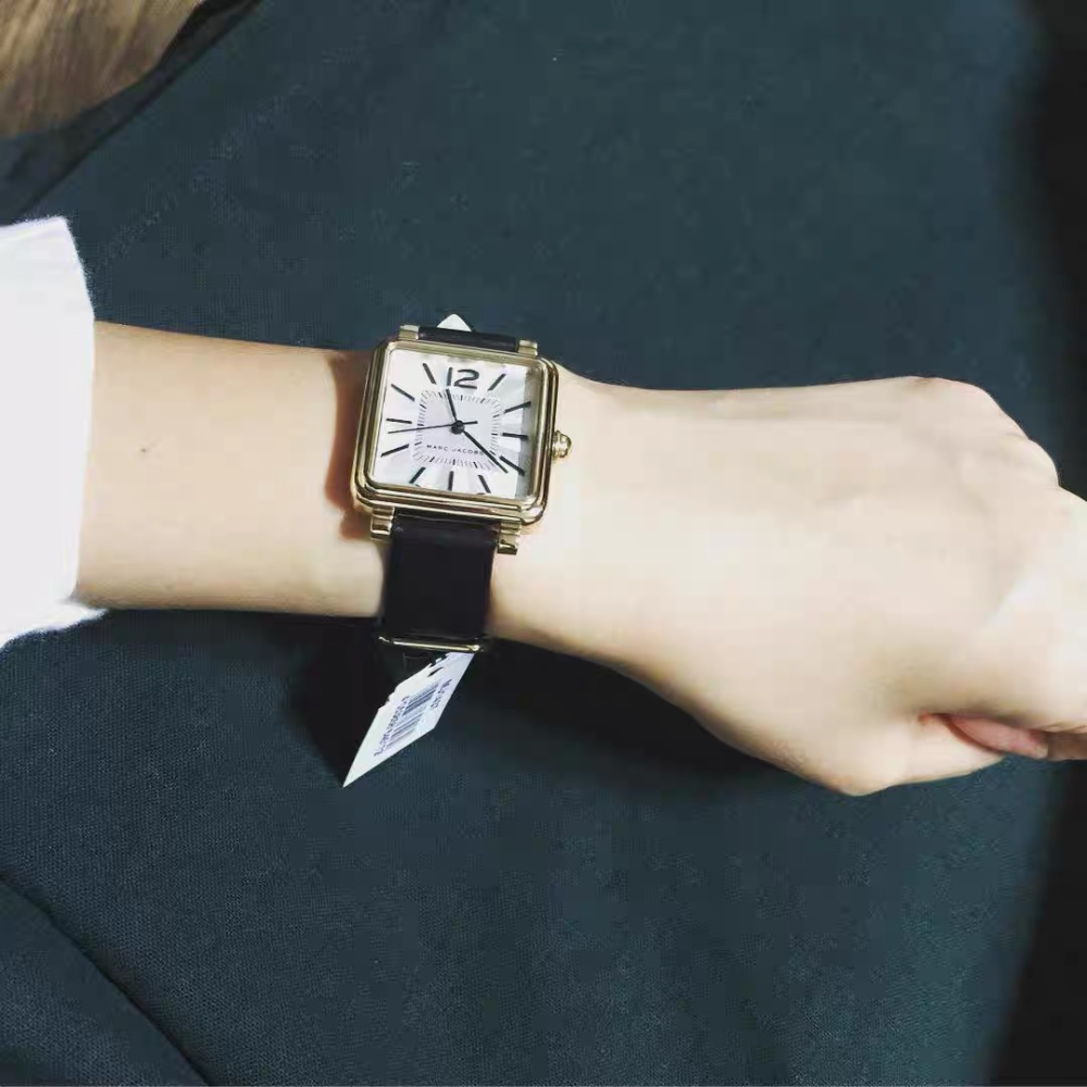  Shop Authentic Marc Jacobs Vic Silver Dial Black Leather Strap Watch for Women - MJ1437 - Luxxuri