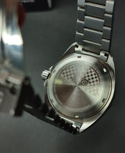  Shop Authentic Tag Heuer Formula 1 Quartz Green Dial Silver Steel Strap Watch for Men - WAZ1017.BA0842 - Luxxuri