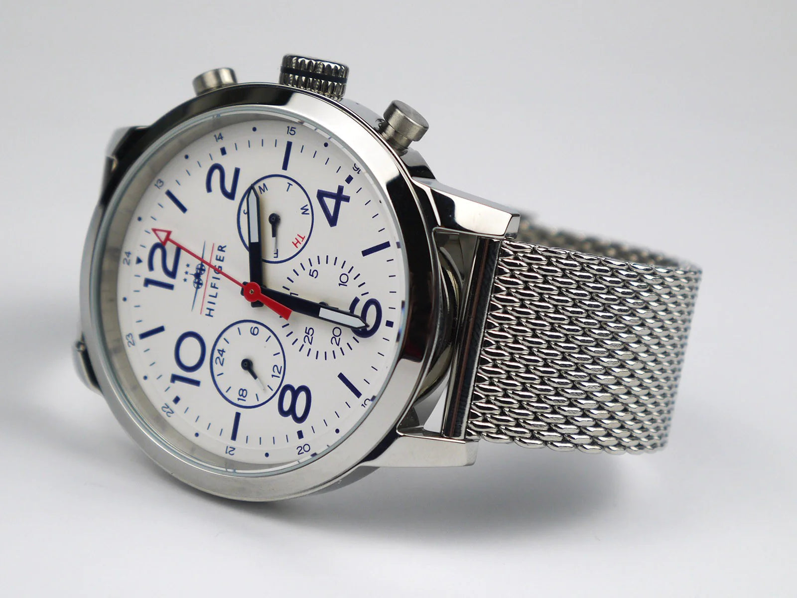  Shop Authentic Tommy Hilfiger Jake Quartz White Dial Silver Mesh Bracelet Watch for Men - 1791233 - Luxxuri