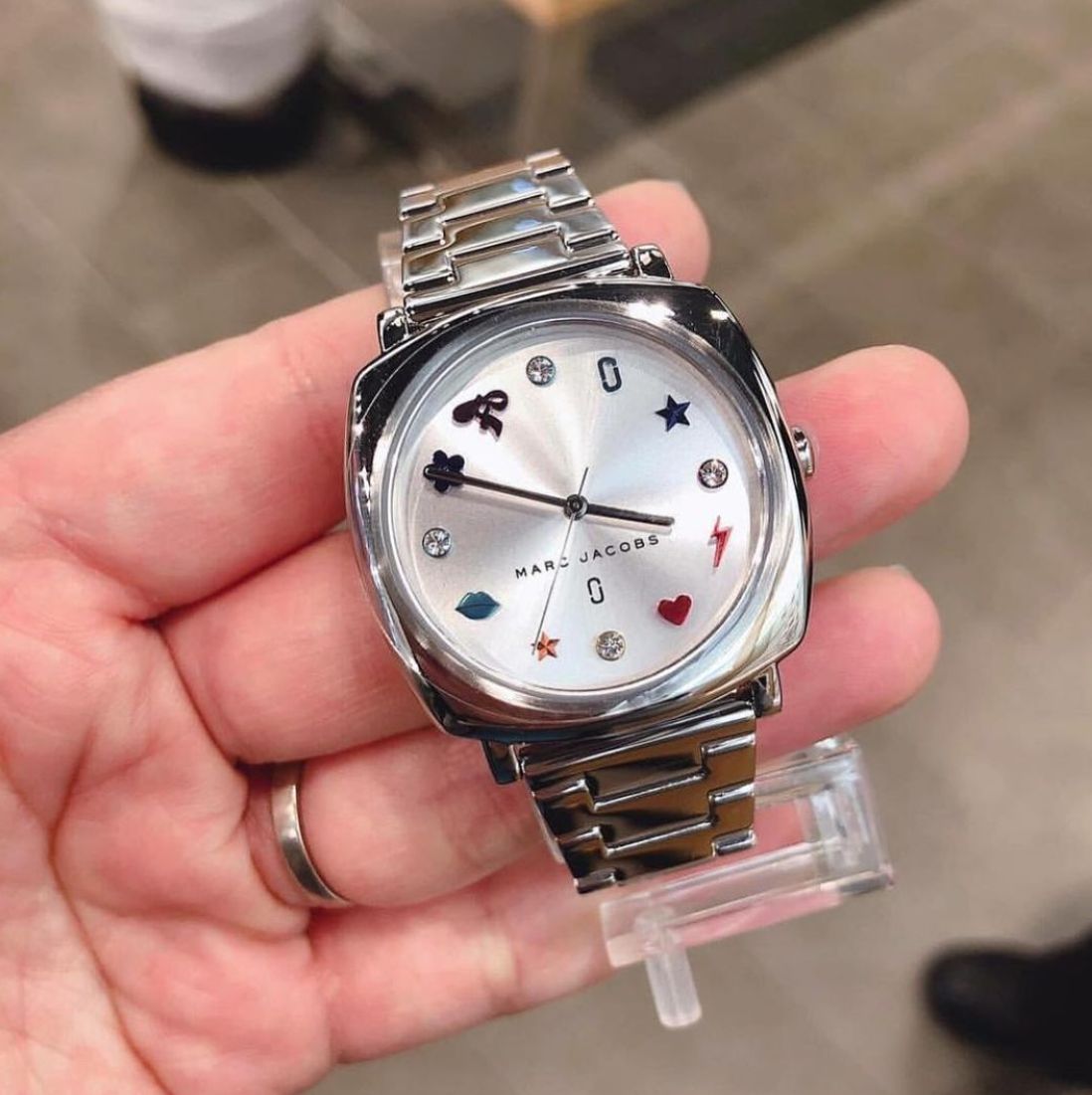  Shop Authentic Marc Jacobs Mandy Silver Dial Silver Steel Strap Watch for Women - MJ3548 - Luxxuri