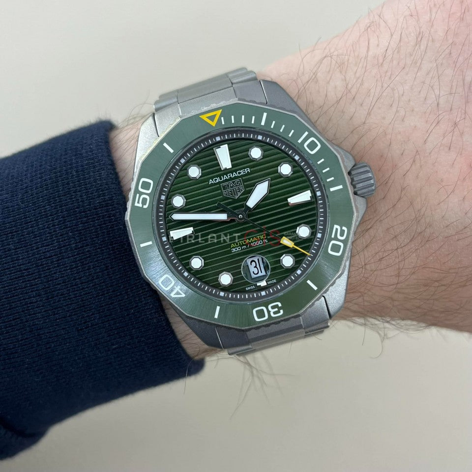  Shop Authentic Tag Heuer Aquaracer Professional 300 Automatic Green Dial Silver Steel Strap Watch for Men - WBP208B.BF0631 - Luxxuri