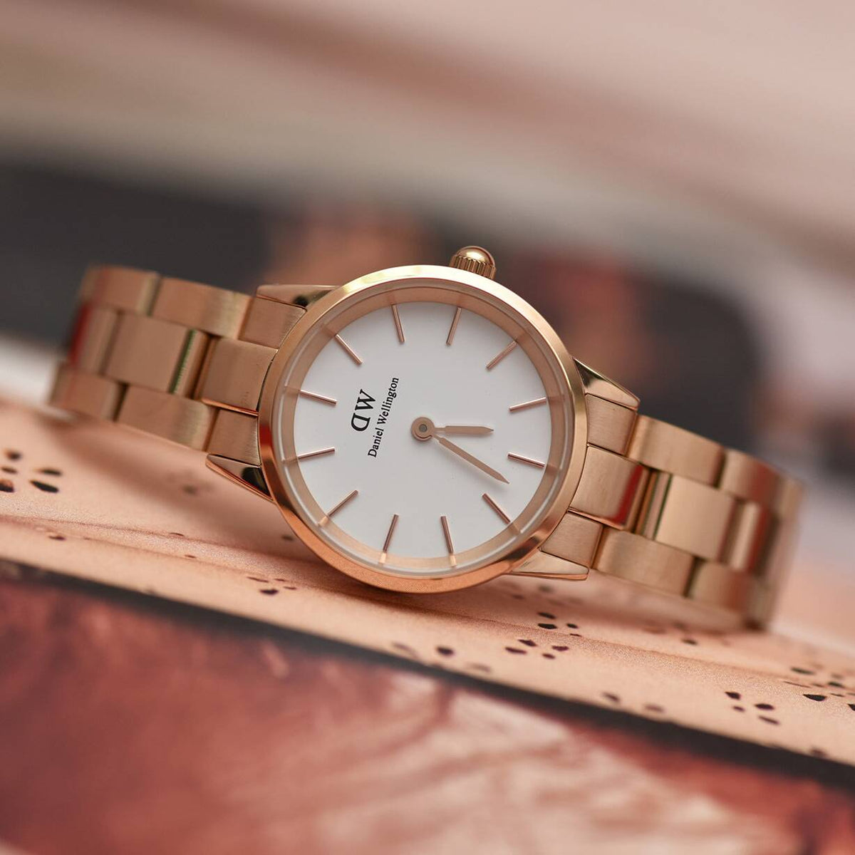  Shop Authentic Daniel Wellington Iconic Link White Dial Rose Gold Steel Strap Watch for Women - DW00100213 - Luxxuri