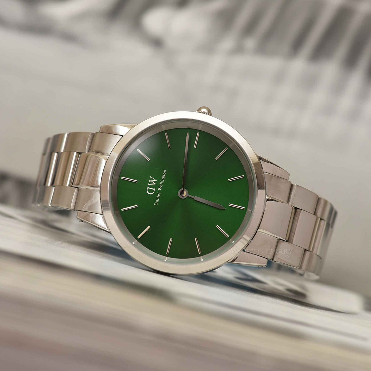  Shop Authentic Daniel Wellington Iconic Link Emerald Green Dial Silver Steel Strap Watch For Men - DW00100427 - Luxxuri