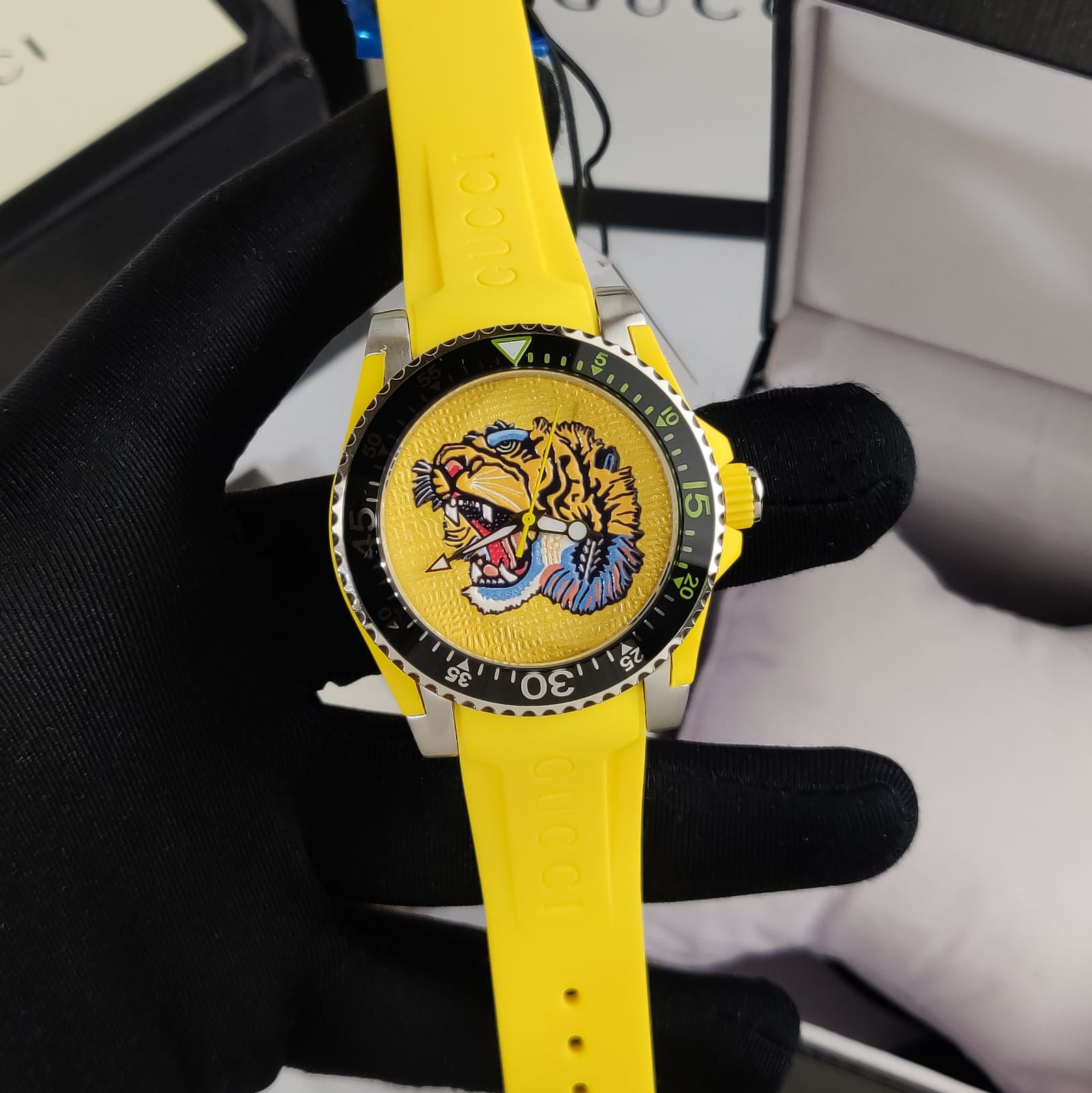  Shop Authentic Gucci Dive Tiger Yellow Dial Yellow Rubber Strap Watch For Men - YA136317 - Luxxuri