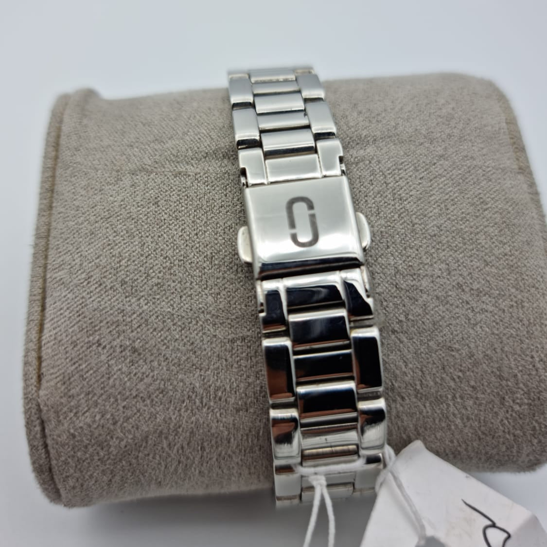  Shop Authentic Marc Jacobs Classic White Dial Silver Steel Strap Watch for Women - MJ3591 - Luxxuri