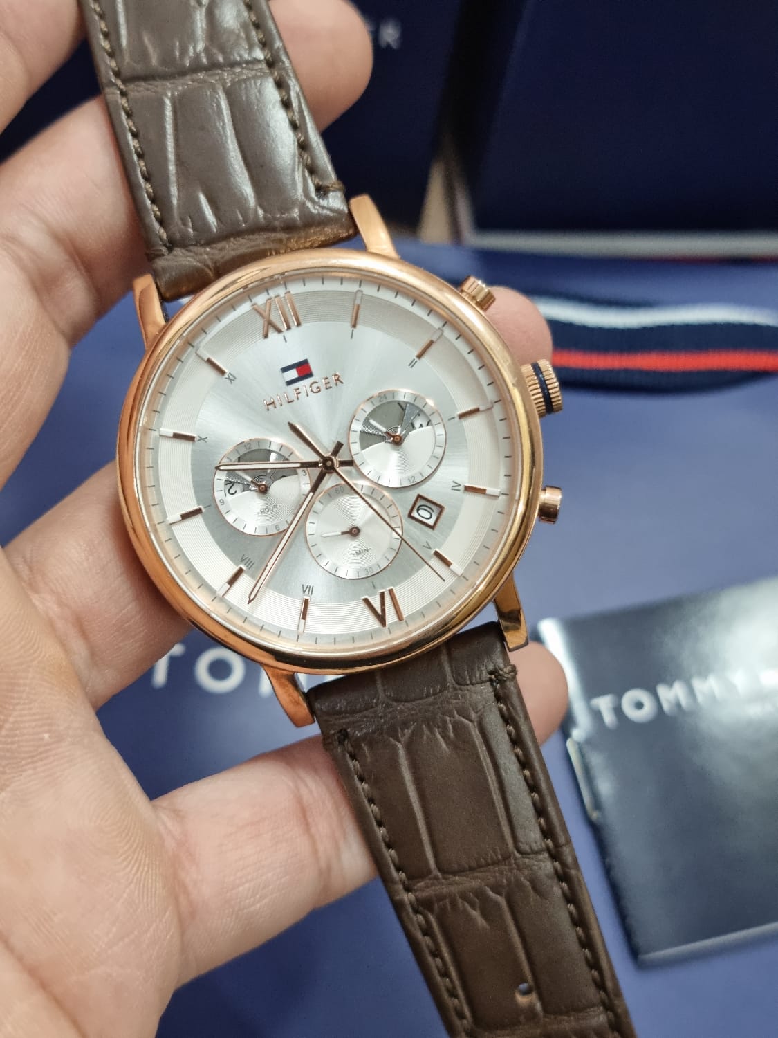  Shop Authentic Tommy Hilfiger Evan White Dial Brown Leather Strap Watch for Men - 1710394 - Luxxuri
