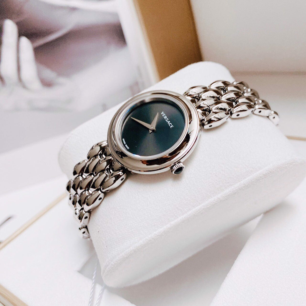  Shop Authentic Versace V-Flare Quartz Black Dial Silver Steel Strap Watch for Women - VEBN00618 - Luxxuri