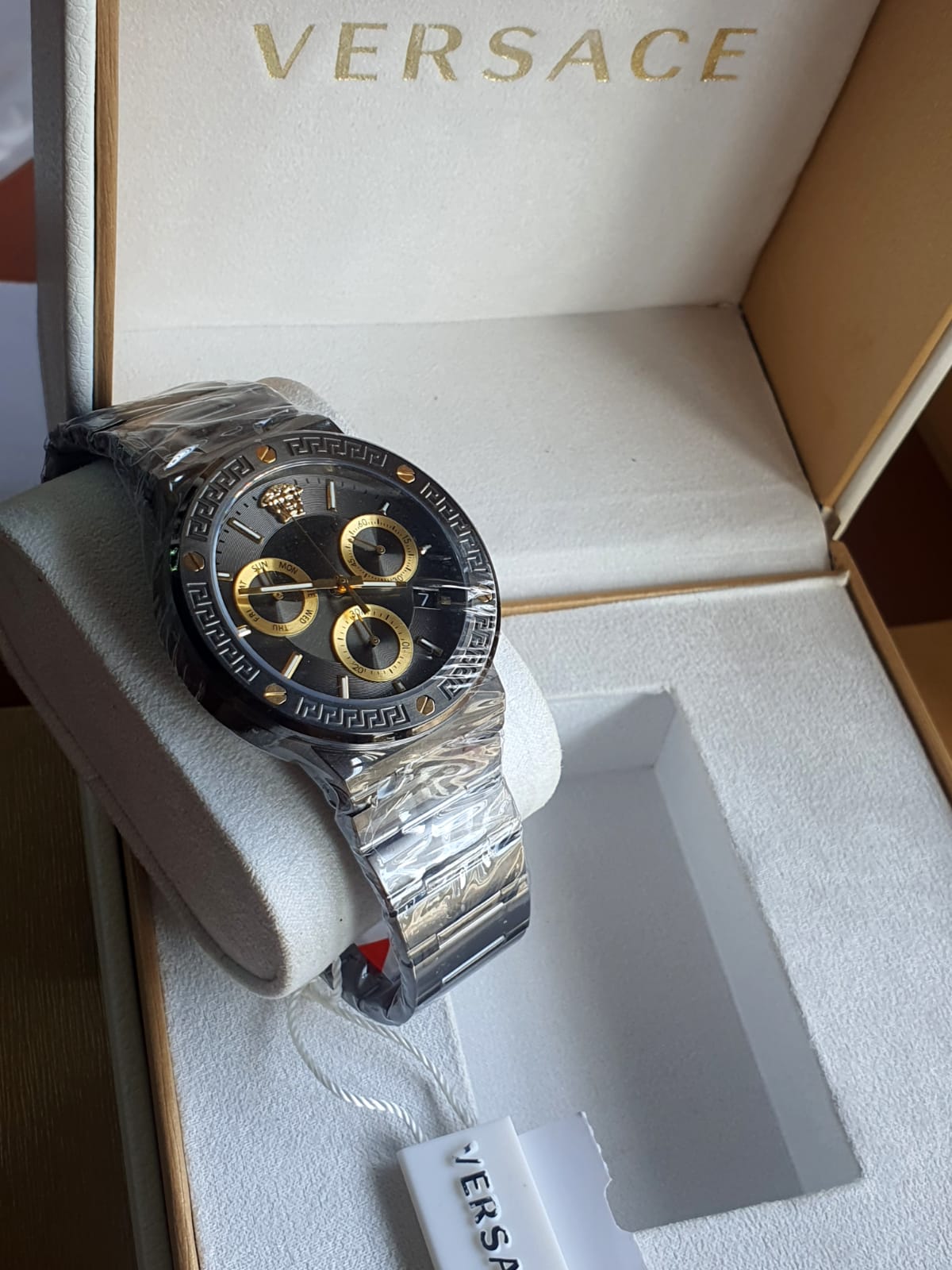  Shop Authentic Versace Greca Icon Quartz Black Dial Black Steel Strap Watch For Men - VEZ900521 - Luxxuri