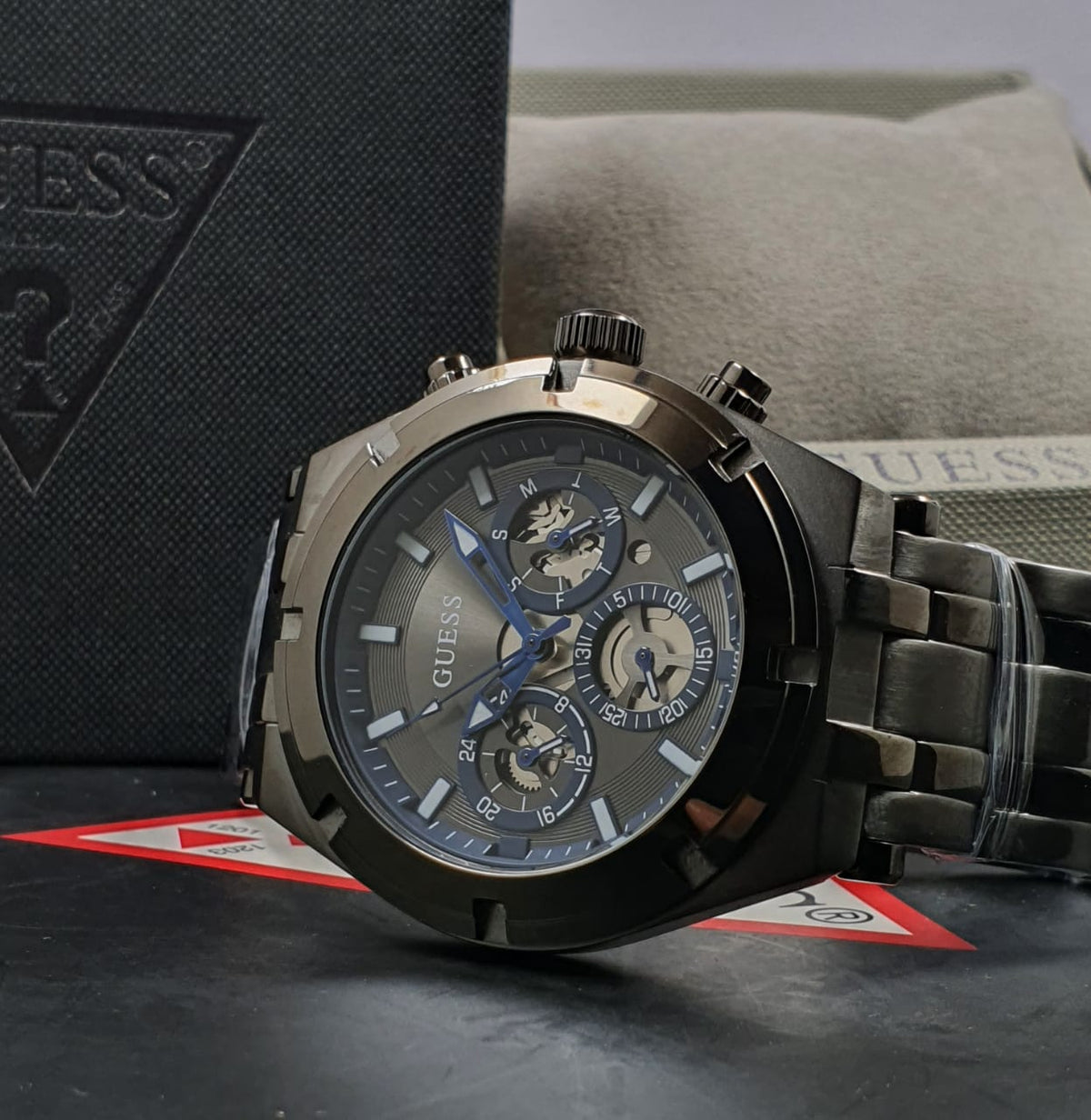  Shop Authentic Guess Continental Grey Dial Grey Steel Strap Watch for Men - GW0260G3 - Luxxuri